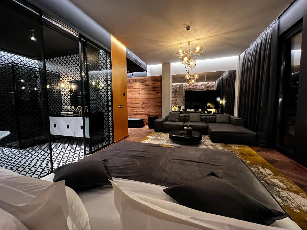 Mandarin Club House Hotel Batoemi Buitenkant foto