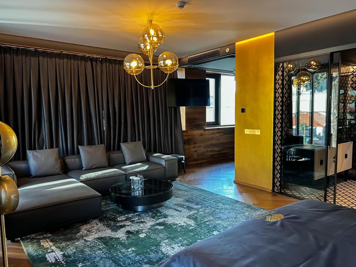 Mandarin Club House Hotel Batoemi Buitenkant foto
