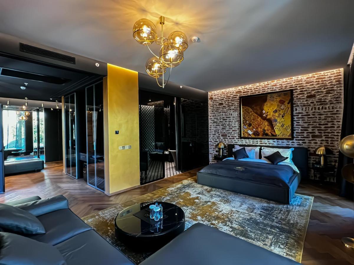 Mandarin Club House Hotel Batoemi Buitenkant foto