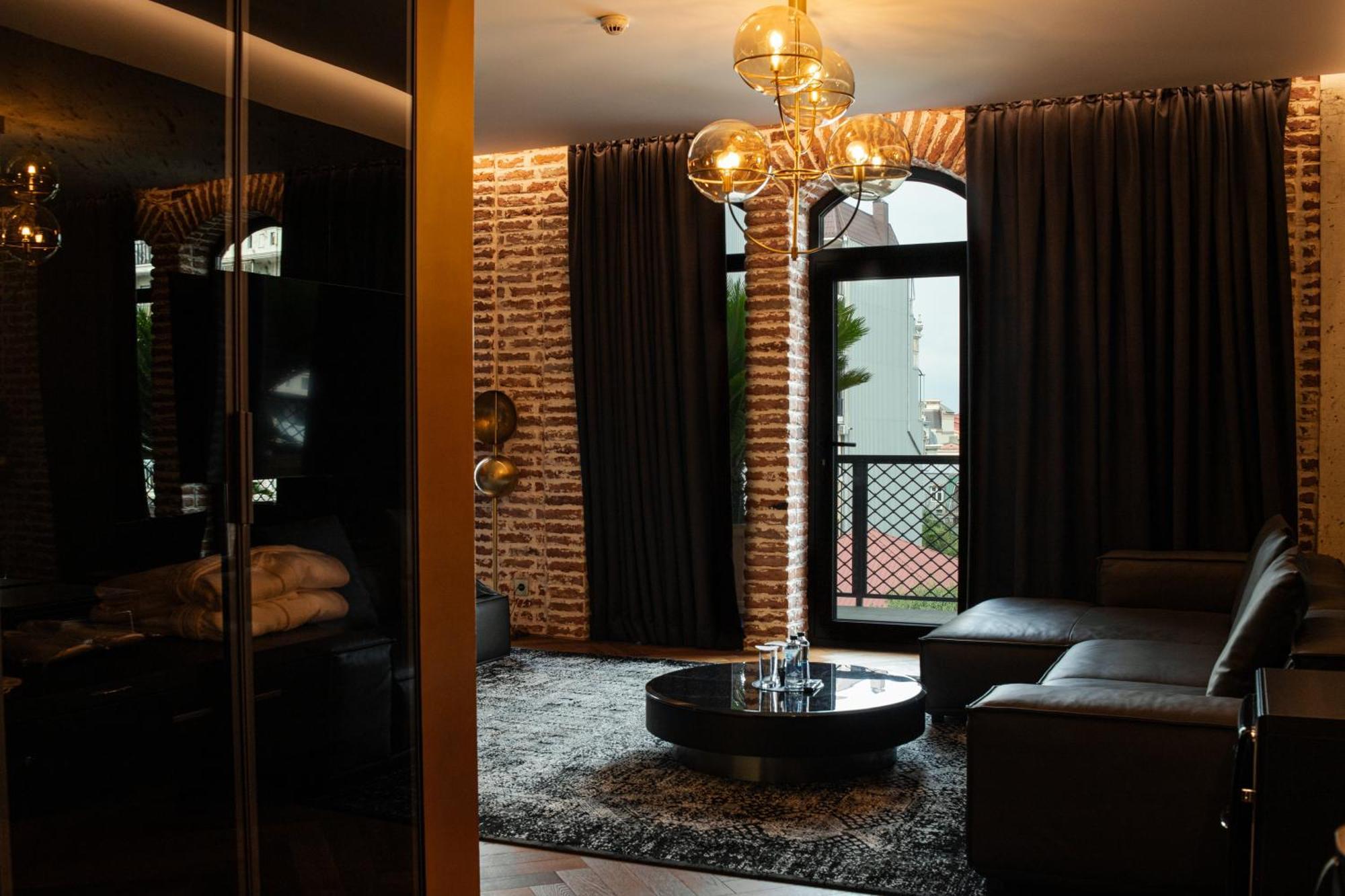 Mandarin Club House Hotel Batoemi Buitenkant foto